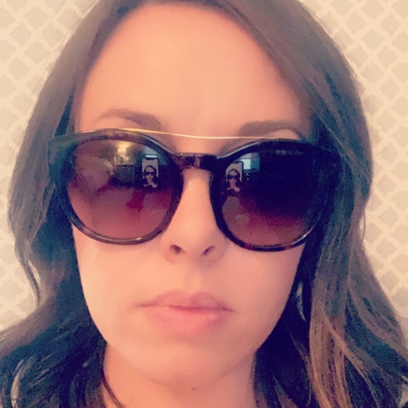 Dolce and Gabbana Sunglasses - Picture 4 of 10